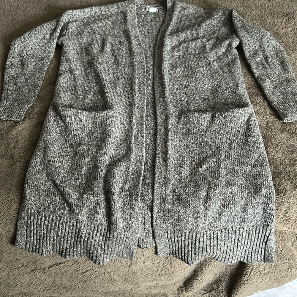 Grey old navy long sleeve, long cardigan with pockets